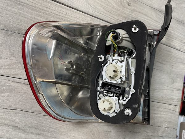 Задний правый фонарь BMW X5 E70 (2006–2013) — оригинал и аналоги, артикулы 7200818, 63217200818