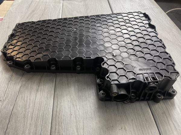 Поддон АКПП Ukor Auto U0416032 — точная геометрия и прочность PA6.6 GF36 для коробок 0CJ/0CK/0CL