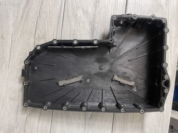Поддон АКПП Ukor Auto U0416032 — точная геометрия и прочность PA6.6 GF36 для коробок 0CJ/0CK/0CL