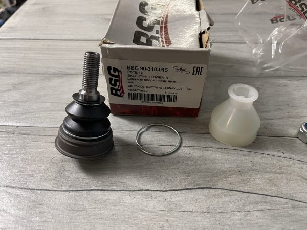 Шаровая опора BSG 90-310-015 — нижняя правая для VW, Audi, SEAT, Skoda