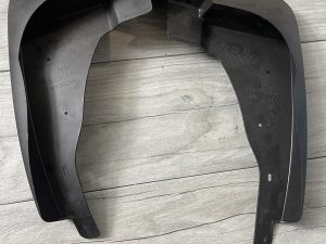 Передние брызговики Nissan (оригинал) — защита кузова от грязи и камней, точная посадка, долгий срок службы