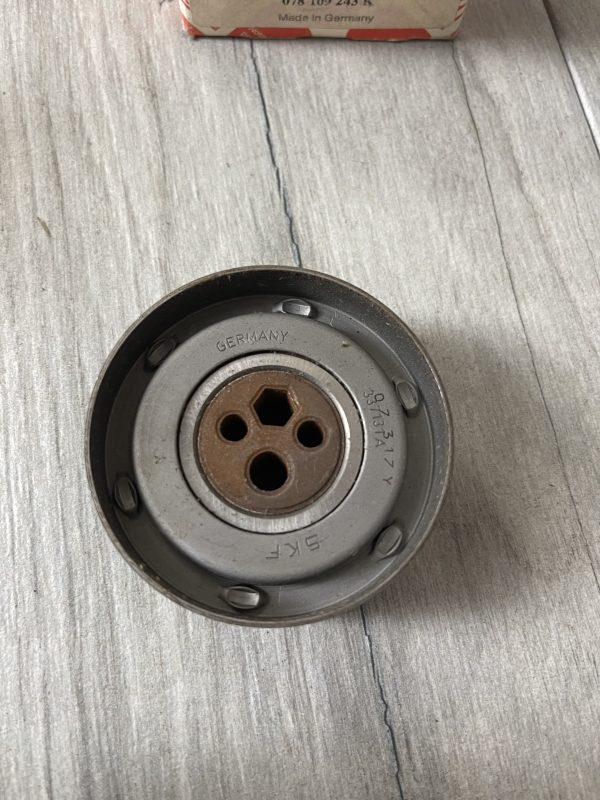 Натяжной ролик ремня ГРМ Febi Bilstein 09613 — точная замена 078 109 243 K для VW и Audi