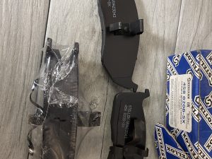 Комплект передних тормозных колодок Stellox 458 020B‑SX: совместимость с Chrysler Neon, Voyager, Dodge Caravan